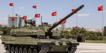 Hulusi Akar’dan Altay tankı ve Fırtına obüsü motorlarına ilişkin açıklamalar