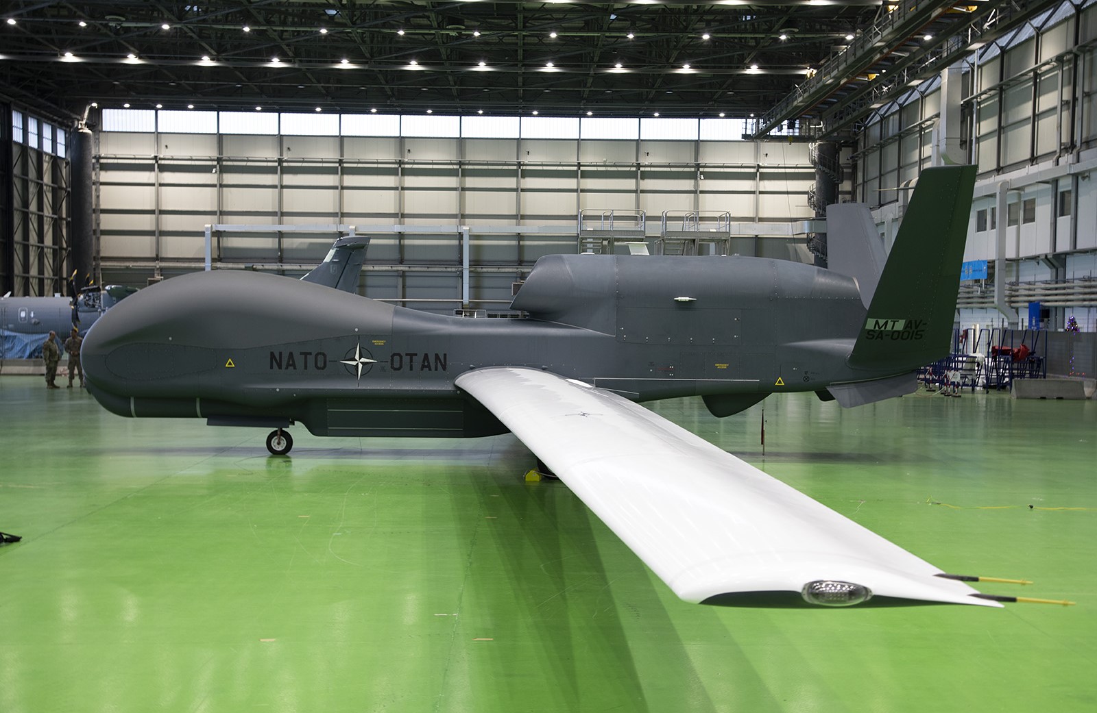 NATO’nun İttifak Yer Gözetleme programında ikinci Global Hawk Sicilya’ya ulaştı
