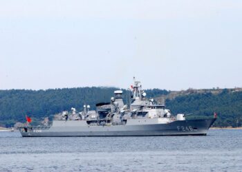 TCG Salihreis düşen Kanada ordusuna ait helikopteri arama-kurtarma çalışmalarına katılıyor
