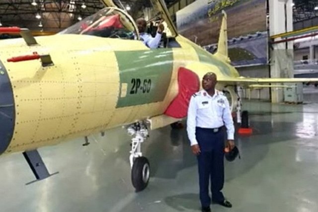 Nijeryalı pilotlar JF_17 Thunder 
