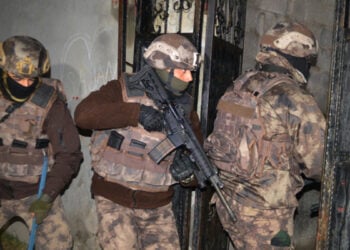 Polis Özel Harekat Sarsılmaz SAR-223P’yi aktif olarak kullanıyor