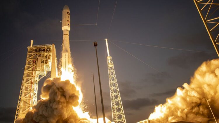 ULA yeni iticileriyle Atlas V roketini fırlattı