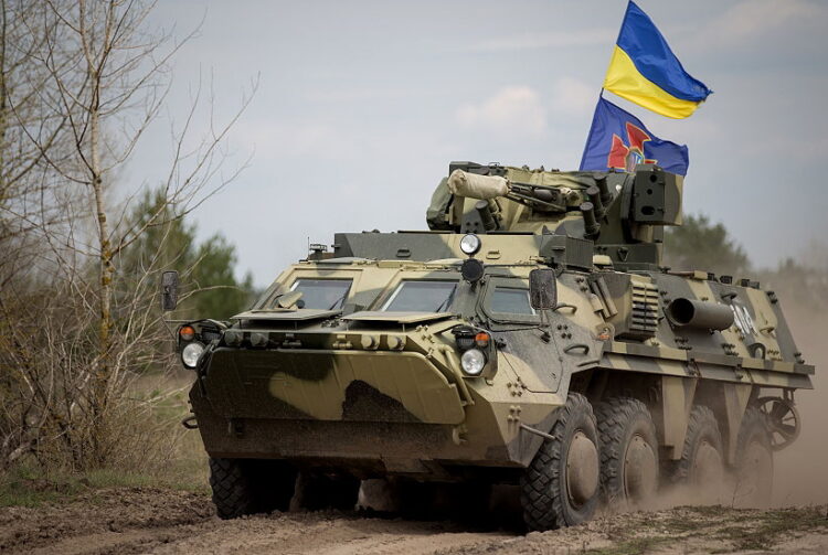Ukrayna ordusu 8 adet BTR-4 zırhlı personel taşıyıcı teslim aldı