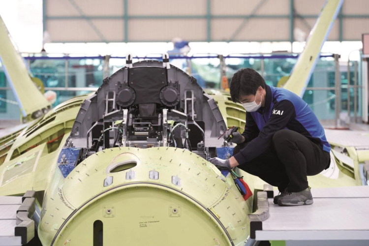 Güney Kore’nin beşinci nesil savaş uçağı KF-X’in yeni görüntüleri yayınlandı