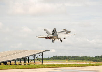 Boeing, F/A-18 Super Hornet savaş uçağının “ski jump” kabiliyetini kanıtladı
