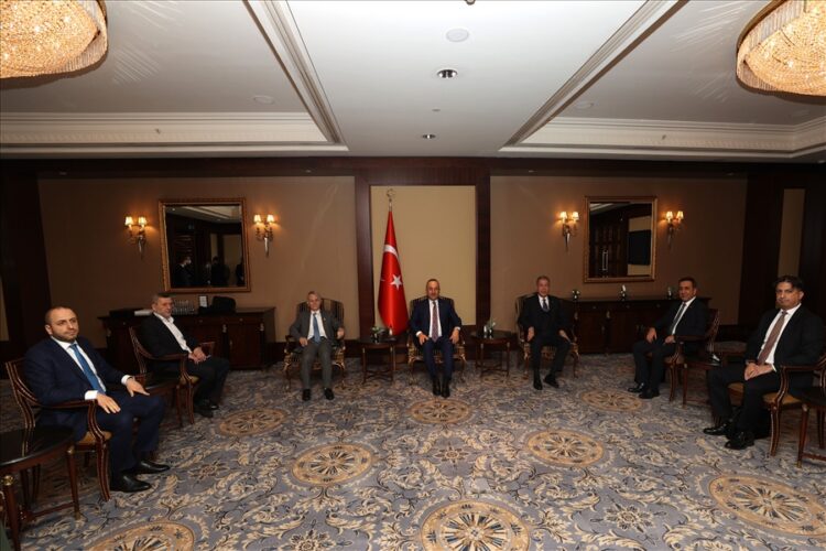 Hulusi Akar ve Mevlüt Çavuşoğlu Kırım Tatar Temsilcileriyle bir araya geldi