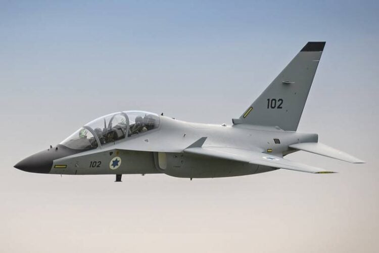 İtalyan Hava Kuvvetleri ilk iki M-345 HET eğitim uçağını teslim aldı