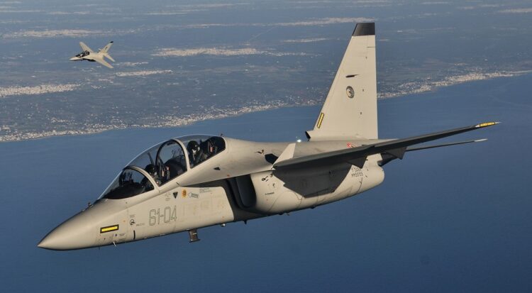 İtalyan Hava Kuvvetleri ilk iki M-345 HET eğitim uçağını teslim aldı