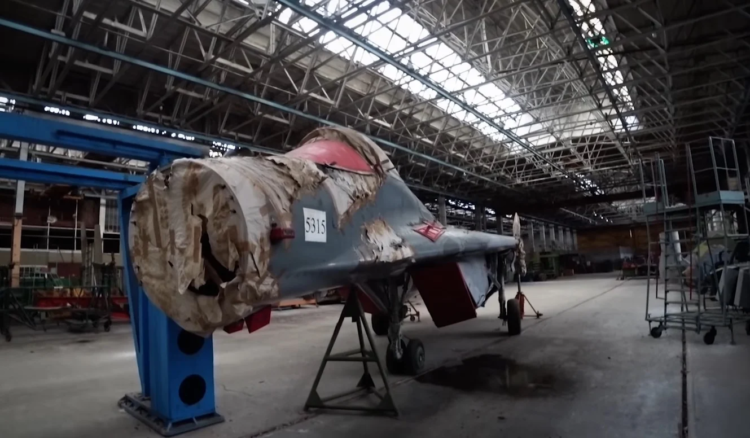 Rus blogcular Moskova’daki eski MiG-29 savaş uçağı fabrikasına gizlice girdi