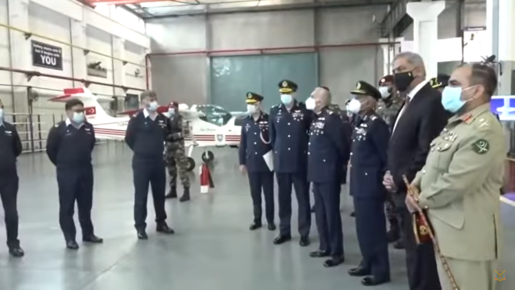 Türkiye’nin Pakistan’dan alacağı Super Mushshak eğitim uçağı görüntülendi