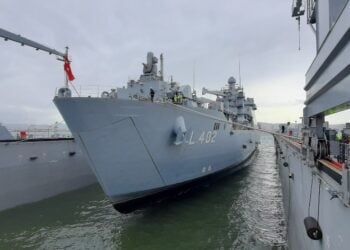 HAT-SAN tarafından inşa edilen yüzer havuz ilk görevinde TCG Bayraktar’ı havuzladı