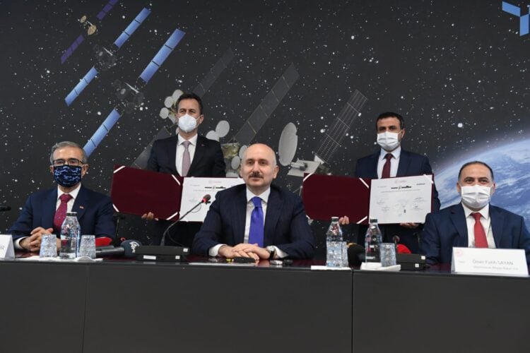 Ka bant milli haberleşme sistemi için imzalar atıldı