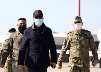 Millî Savunma Bakanı Hulusi Akar ve TSK Komuta Kademesi sınır hattında