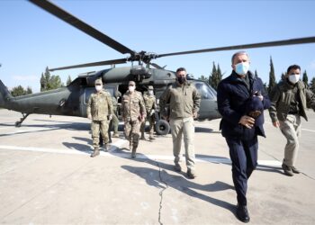 Millî Savunma Bakanı Hulusi Akar ve TSK Komuta Kademesi sınır hattında