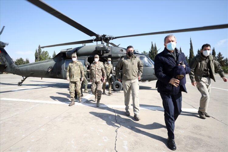 Millî Savunma Bakanı Hulusi Akar ve TSK Komuta Kademesi sınır hattında