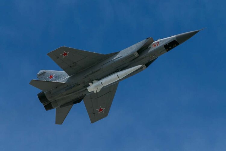 Rus Ordusu Su-57 savaş uçağıyla hipersonik seyir füzesi test etti
