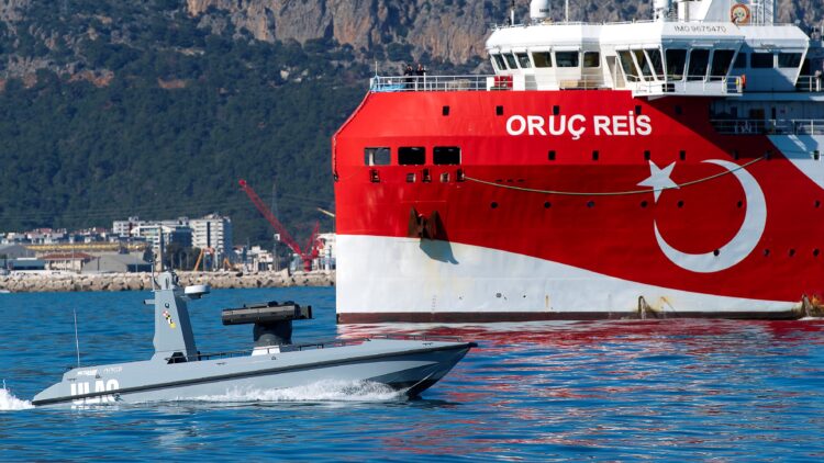 Türkiye’nin ilk Silahlı İnsansız Deniz Aracı “ULAQ” Mavi Vatan ile buluştu