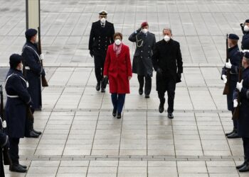 Bakan Akar: Askerî alımlarla ilgili sıkıntıların düzeltilmesini istiyoruz
