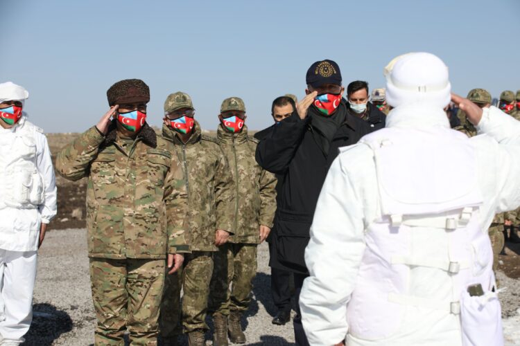 Bakan Akar ve Hasanov Kış-2021 Tatbikatı’nı izledi