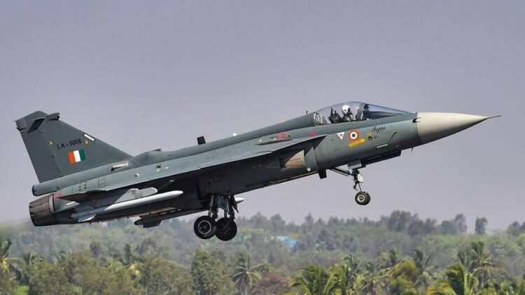 Hindistan Hava Kuvvetleri’nin MiG-21 Bison savaş uçağı düştü