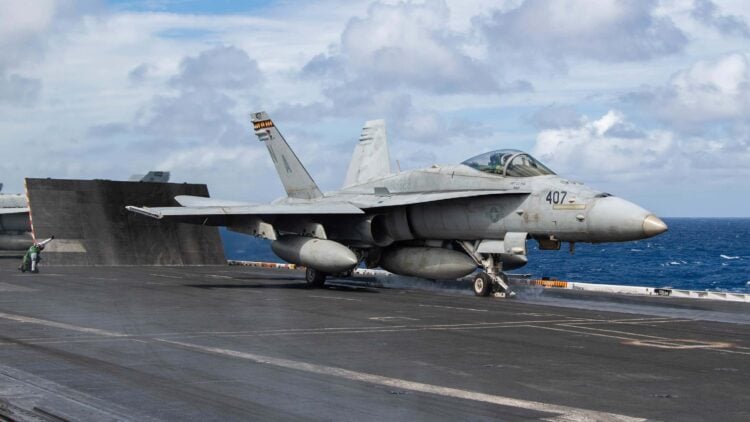 F/A-18’lerin ABD’nin uçak gemilerindeki görevleri sona erdi