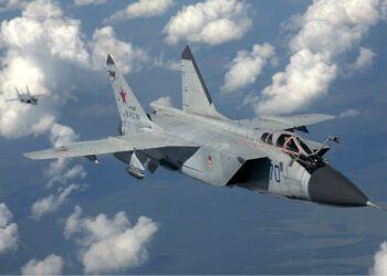 Rus MiG-31 savaş uçakları ilk kez Kuzey Kutup bölgesinde uçtu