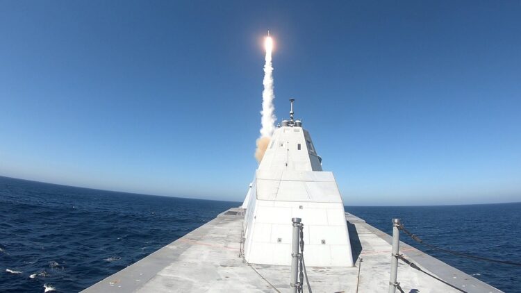ABD, Zumwalt muhriplerinde üçlü hipersonik füze modülleri kullanmak istiyor