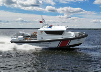 Sahil Güvenlik’in ilk ARES 35 FPB hızlı karakol botu denize indirildi