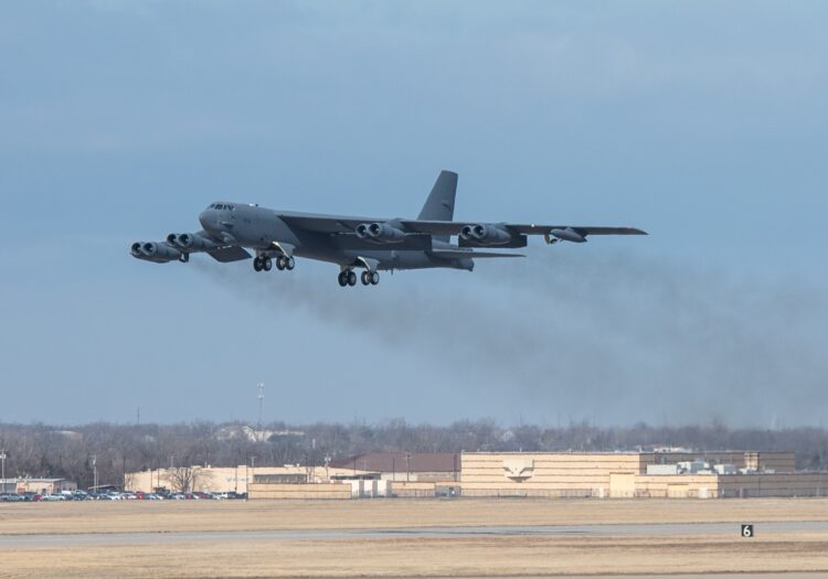 Modernize edilen ikinci B-52H bombardıman uçağı hizmete döndü