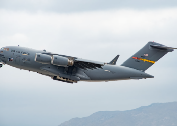 ABD Hava Kuvvetleri’ne ait C-17A Globemaster III nakliye uçağı pistte alev aldı