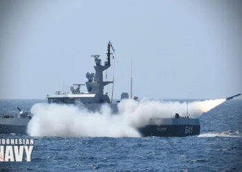 Endonezya Donanması C-705 gemisavar füzesi ile hedefi vurdu