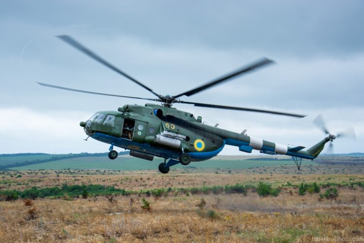 Ukrayna modernize edilen Mi-8MT helikopterini teslim aldı