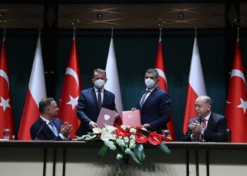 Polonya’nın Bayraktar TB2 SİHA’ları için imzalar atıldı