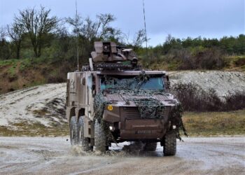 Fransız Ordusu ilk Griffon komuta kontrol (EPC) aracını teslim aldı