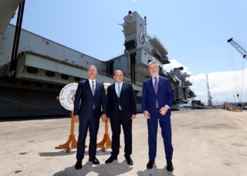 Türkiye, İtalya ve İngiltere savunma bakanlarından HMS Queen Elizabeth’te üçlü toplantı