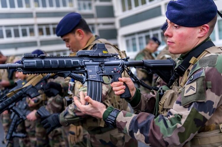 Fransız Silahlı Kuvvetleri 53.000 HK416F saldırı tüfeği teslim aldı