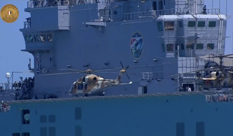 Mısır AW149 helikopterini amfibi hücum gemisine konuşlandırdı