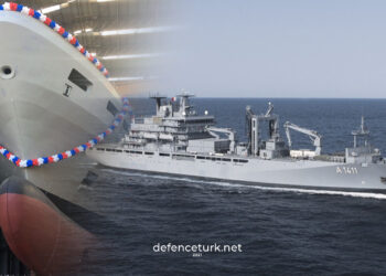 Denizde İkmal Muharebe Destek Gemisi suya iniyor