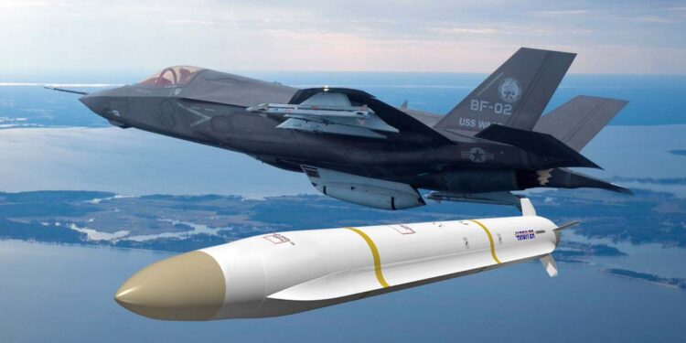 Lockheed Martin, AARGM-ER füzesini F-35 savaş uçağına entegre edecek