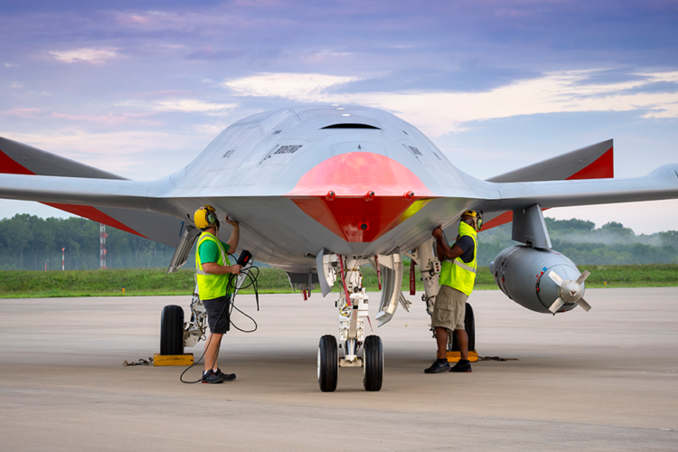 ABD Donanması için geliştirilen MQ-25 İHA, yakıt ikmal deposuyla ilk test uçuşunu tamamladı