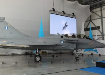 Yunanistan ilk Rafale savaş uçağını teslim aldı