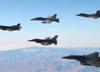 ABD AIM-120 AMRAAM için yeni bir savaş uçağı geliştiriyor