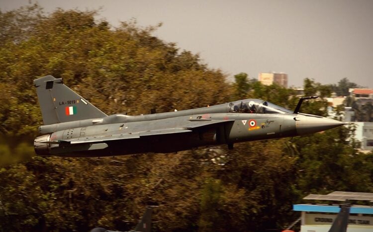 Hindistan’dan ek Tejas savaş uçağı tedariki