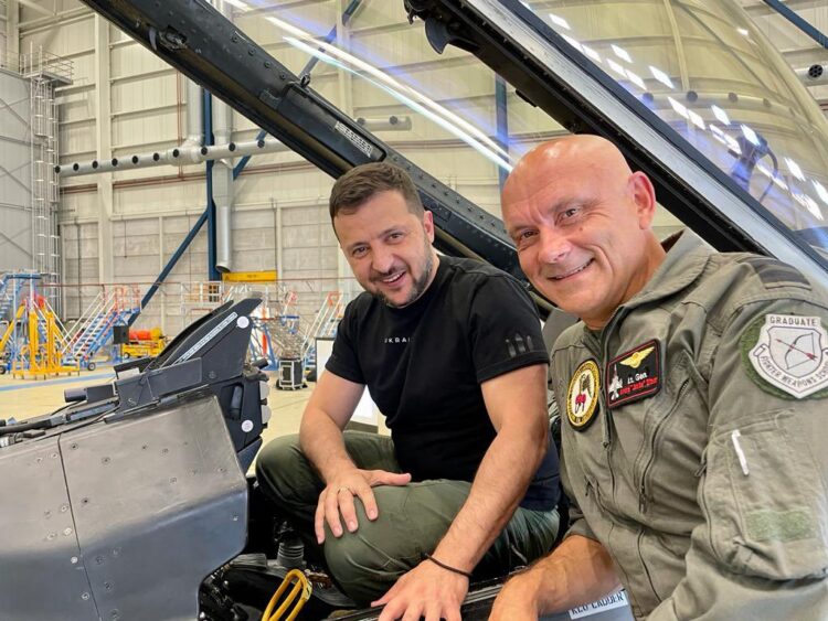Hollanda F-16’larını Ukrayna’ya teslim etmeye hazırlanıyor