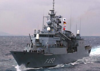 Husiler, Yunanistan’a ait yük gemisini vurdu