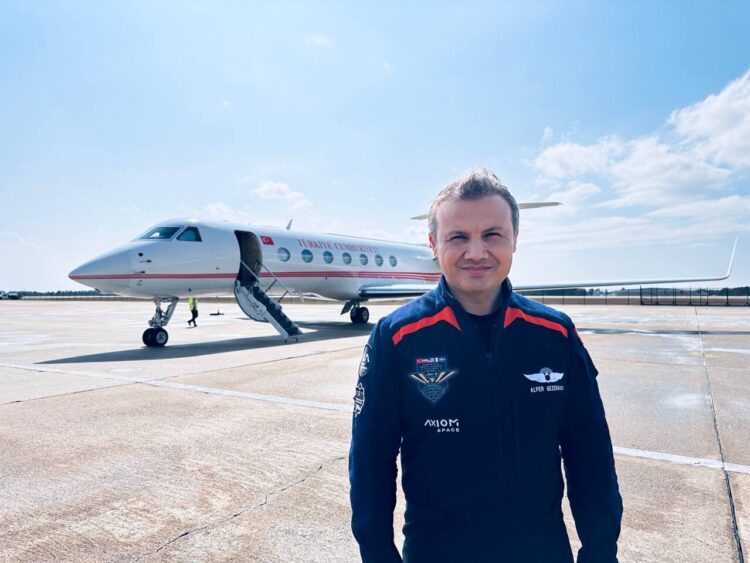 İlk Türk Astronot yurda döndü