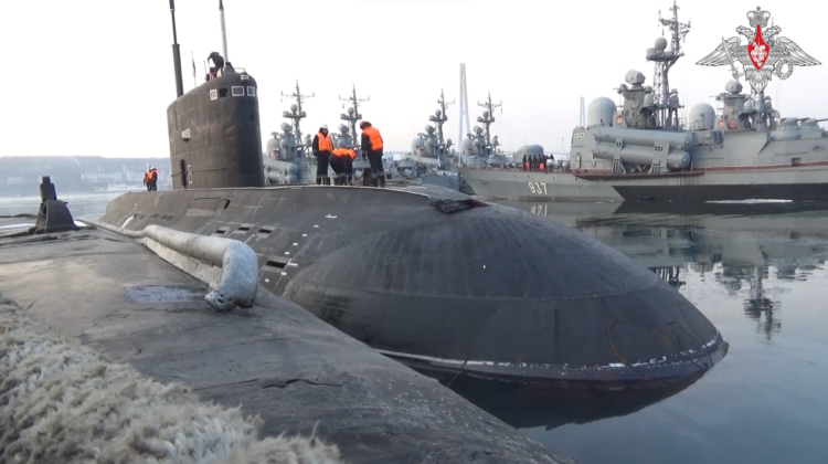 Rus denizaltısından tam isabet