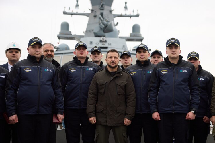 Ukrayna Cumhurbaşkanı Türkiye’de inşa edilen savaş gemilerini inceledi!