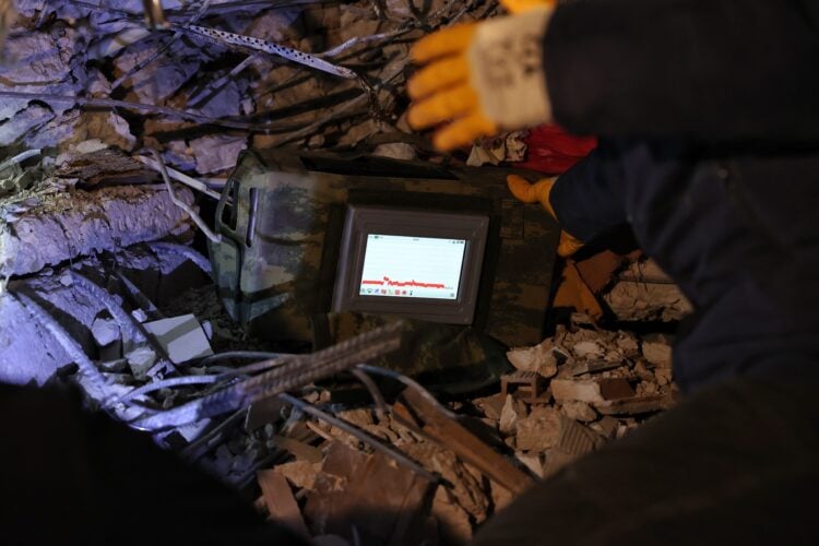 Depremde hayat kurtaran “Duvar Arkası Radar” itfaiye teşkilatlarında göreve başladı