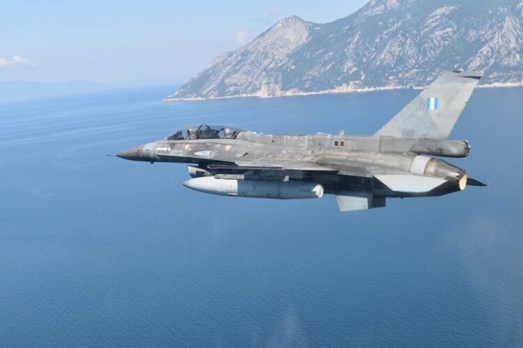 Yunan F-16 savaş uçağı Ege Denizi’nde düştü